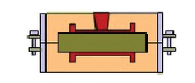 Zdjęcie Odlewnik przystępuje wtedy do wlewania stopionego stopu do formy.